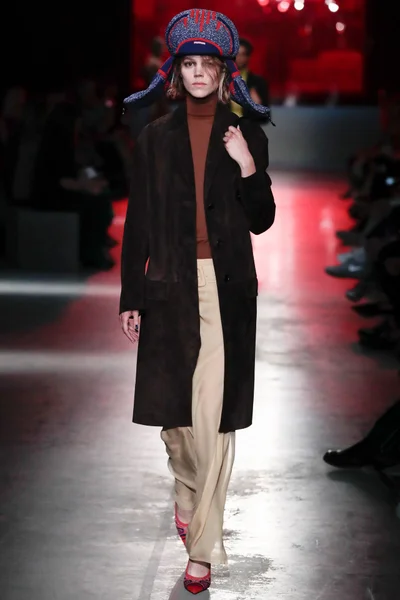 Look 2